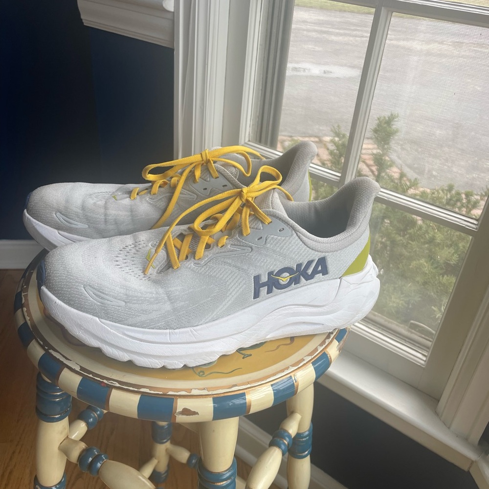 HOKA one one arahi size 11 2E gray running plantar fasciitis Sneakers